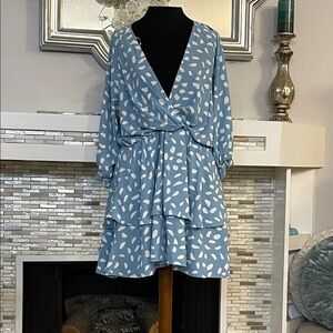 Umgee Blue and White speckled floral Patterned tiered mini Dress size L